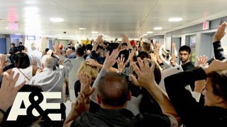 Threat Causes CHAOTIC Stampede at New York’s JFK Airport | Fasten Your Seatbelt | A&E